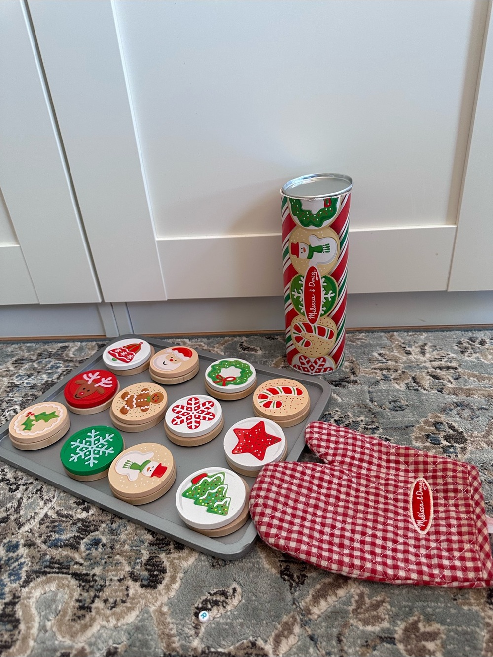 Melissa & Doug Red and Green Holiday Wooden Cookie Play Set